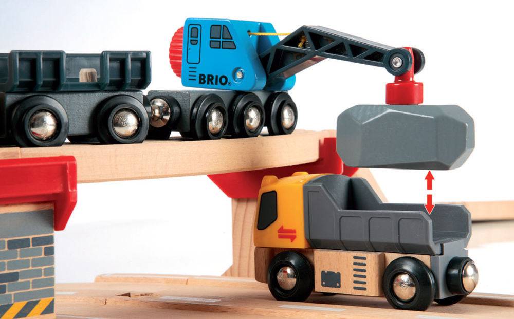 BRIO - Rail & Road Loading Set 32 pieces - Ravensburger Australia & New Zealand